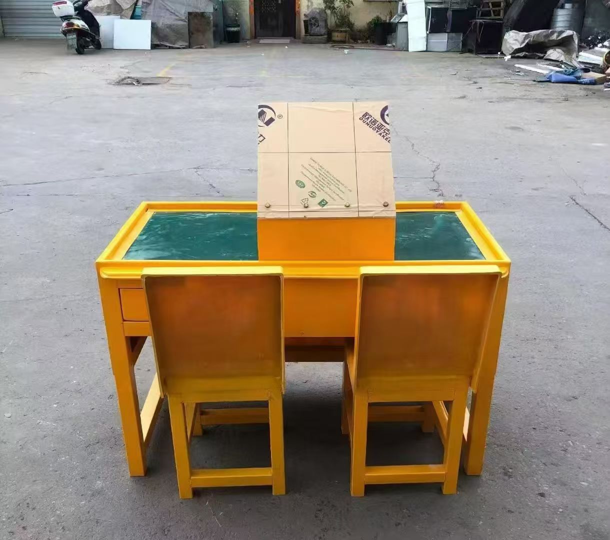 普宁防静电导通桌井下煤矿火工品发放桌：危险品流转的安全守护者